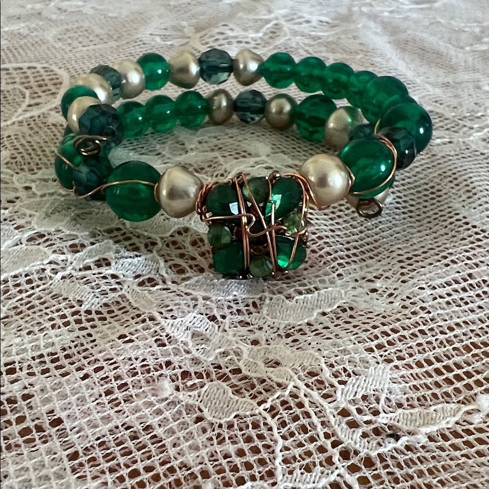 Handmade Elegant Green and Pearl Beaded Bracelet